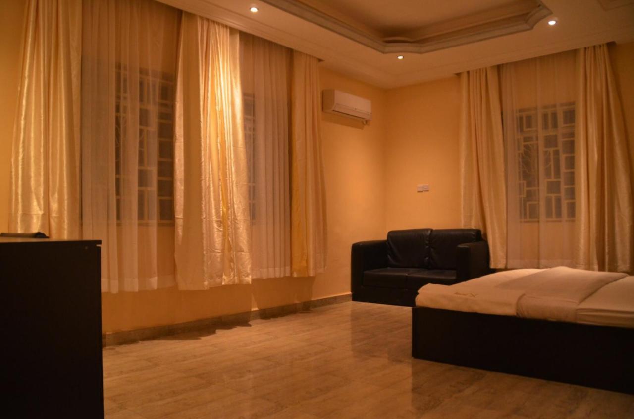 Hotel House X Abuja Esterno foto
